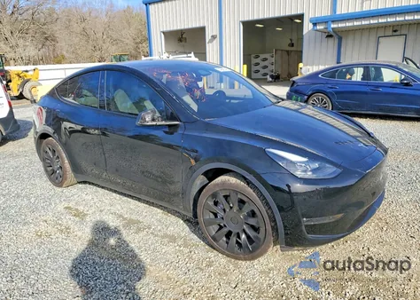 2024 Tesla Model Y z USA, uszkodzony, nr VIN 7SAYGDEE2RA309316